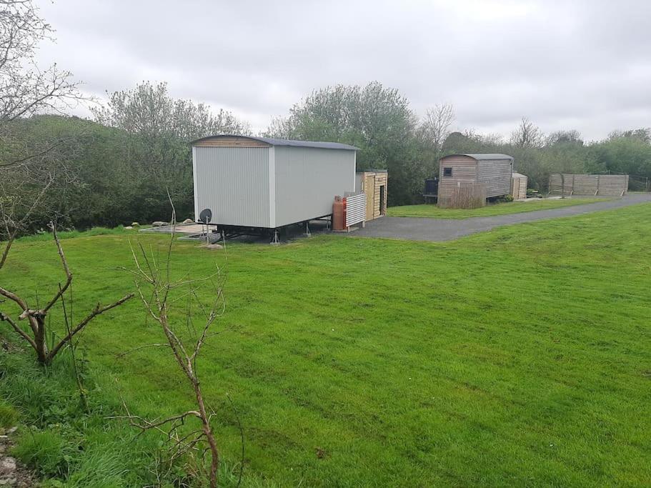 Anglesey New Modern Shepherds Hut With Spa Hot Tub Gwalchmai Экстерьер фото