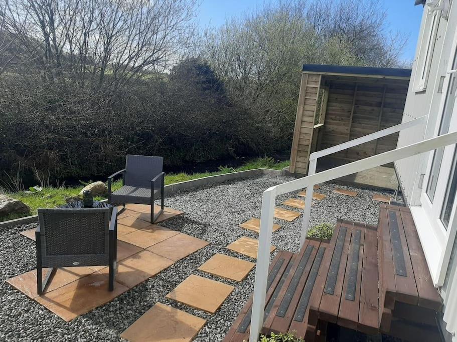 Anglesey New Modern Shepherds Hut With Spa Hot Tub Gwalchmai Экстерьер фото